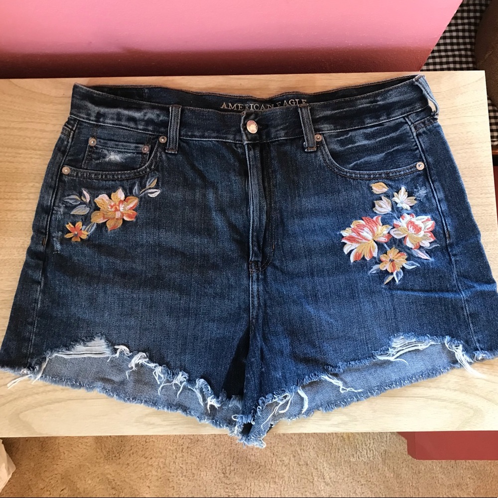 Flower embroidered American eagle mom shorts